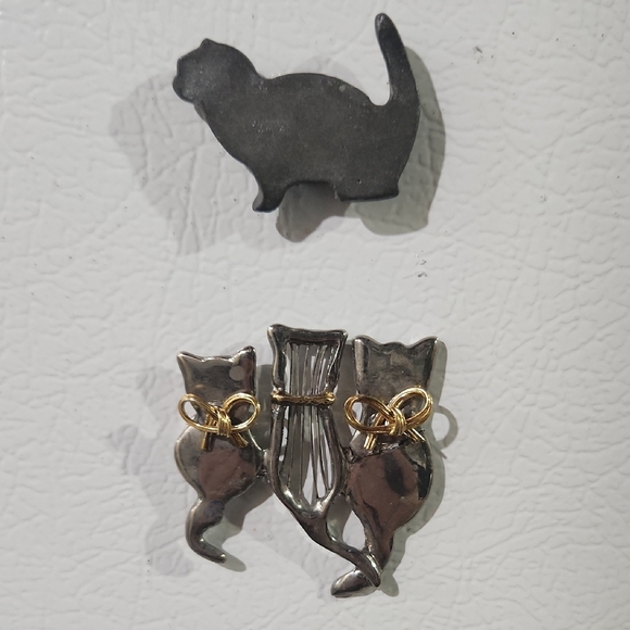 Other - Vintage Gold and Silver Cat Magnet Set